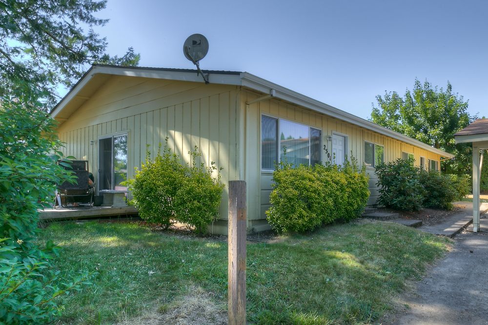 Hawthorne & Elliott: 1300 & 1302 N. Elliott Rd & 2504 & 2500-2507 Hawthorne Dr., Newberg, OR 97132